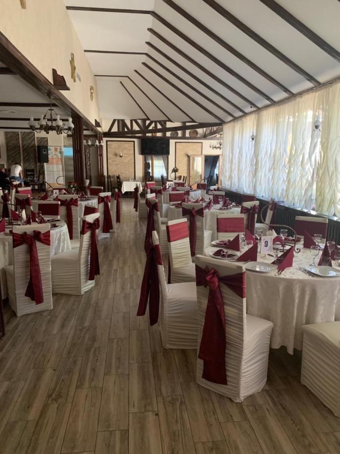 Pensiune Restaurant Rustic Rm Sarat Rimnicu Sarat Eksteriør billede