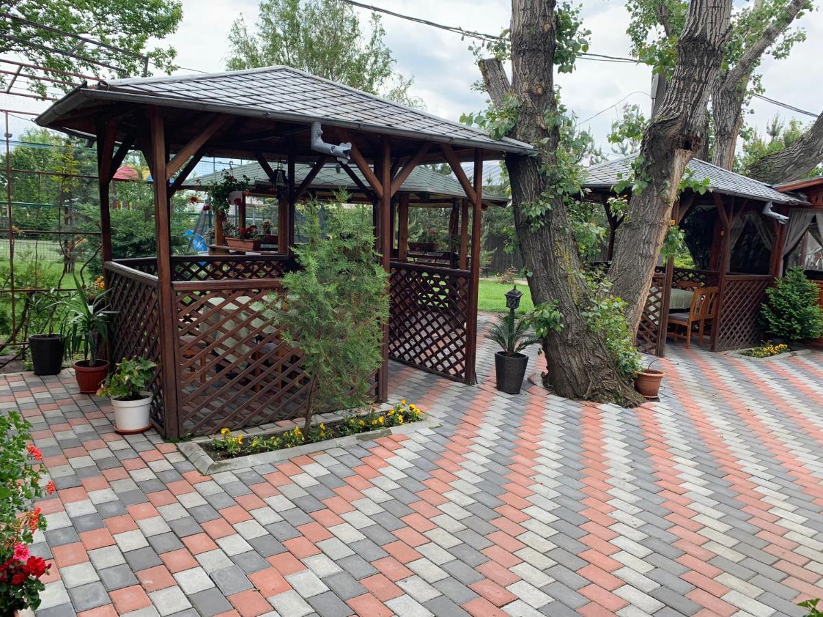 Pensiune Restaurant Rustic Rm Sarat Rimnicu Sarat Eksteriør billede